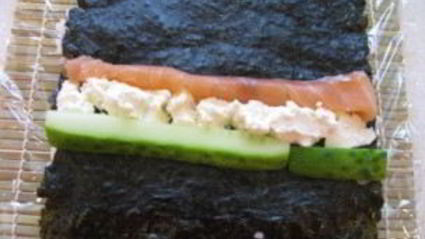 ролл с лососем