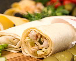 Роллы из лаваша с курицей и солеными огурцами