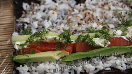 роллы с авокадо и сливочным сыром