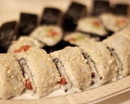 Роллы с семгой и авокадо