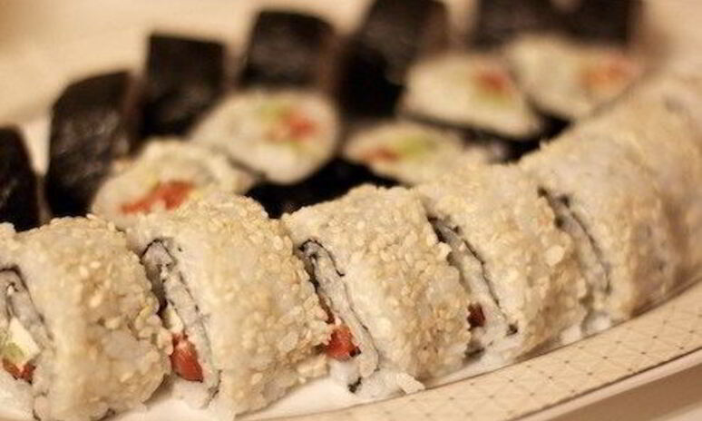 Рецепт роллов с семгой и авокадо