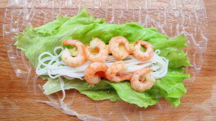 спринг-роллы с креветками