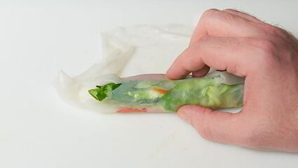 спринг-роллы с овощами и соусом