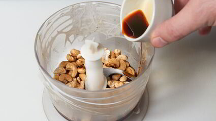 спринг-роллы с овощами и соусом