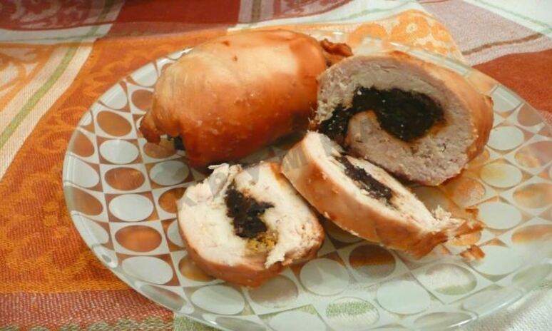 Рецепт куриного рулета с черносливом