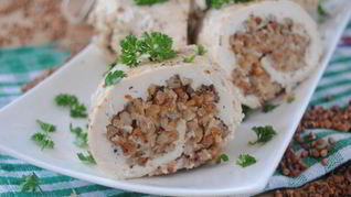 Куриный рулет с гречкой