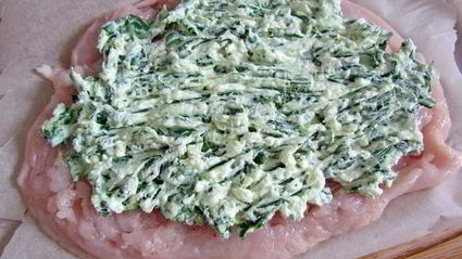 куриные рулетики с брынзой и шпинатом