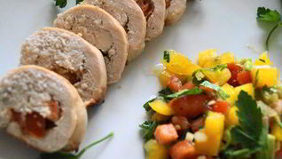 Куриные рулетики с сальсой