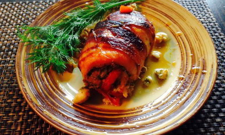 Рецепт куриных рулетиков в беконе с сыром и чесноком по новочерскасски