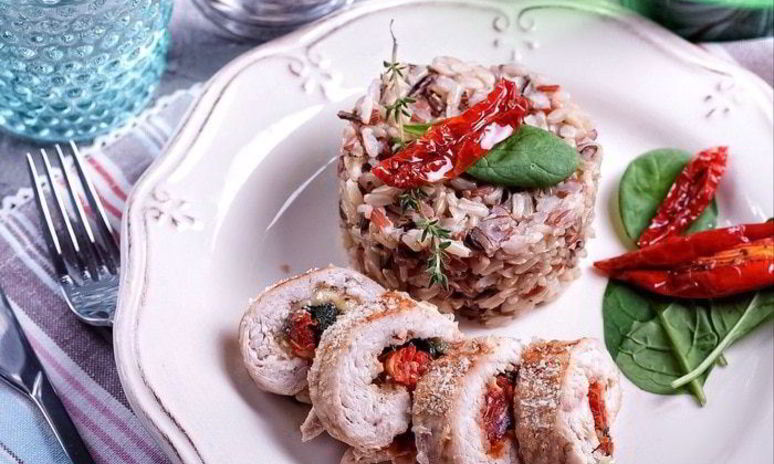 Рецепт куриных рулетов с моцареллой, шпинатом и вялеными томатами