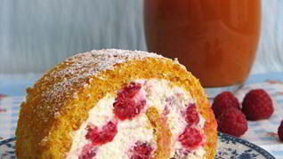 Морковный рулет с малиной