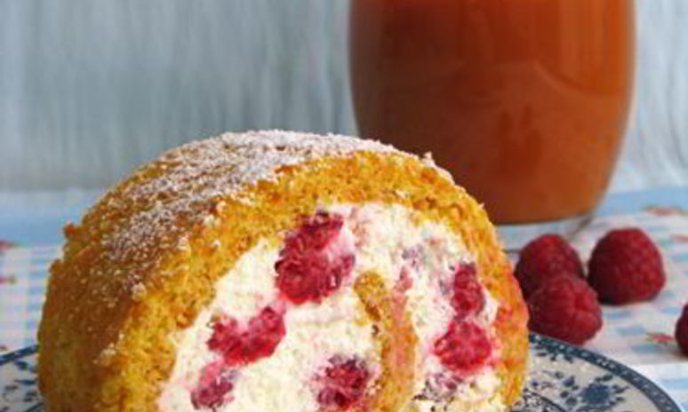 Рецепт морковного рулета с малиной