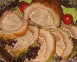 Мясной рулет, фаршированный омлетом