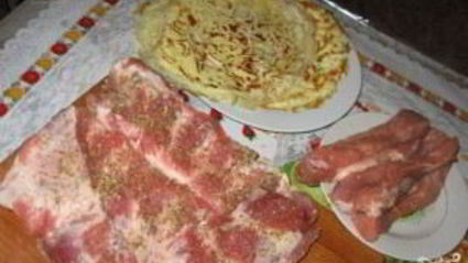 мясной рулет, фаршированный омлетом