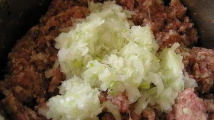 мясной рулет с сыром и зеленью