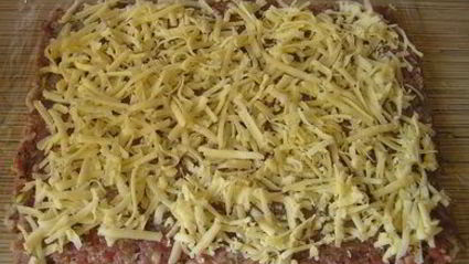 мясной рулет с сыром и зеленью