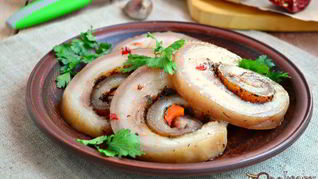 Острый рулет из пузанины вареный