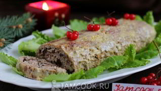 Праздничный рулет из свинины с черносливом и орехами