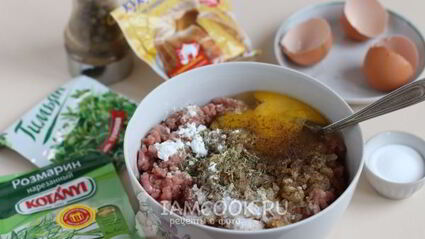 праздничный рулет из свинины с черносливом и орехами