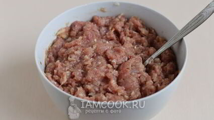 праздничный рулет из свинины с черносливом и орехами