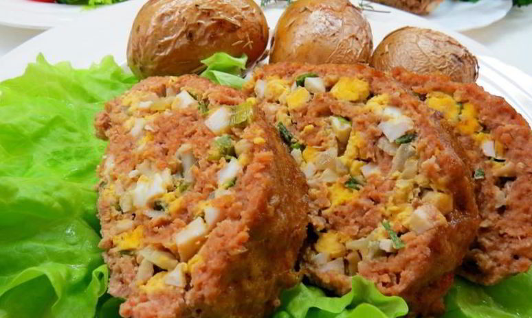 Рецепт рулета из фарша с яйцом и луком