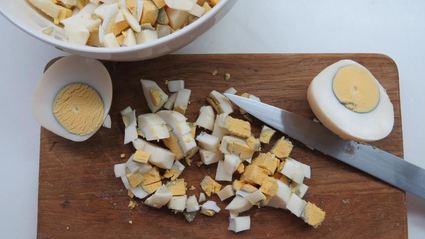 рулет из фарша с яйцом и луком