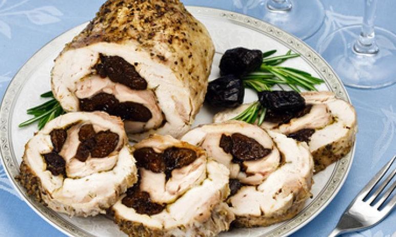 Рецепт рулета из курицы с черносливом