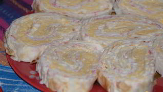 Рулет из лаваша с сыром и крабовыми палочками