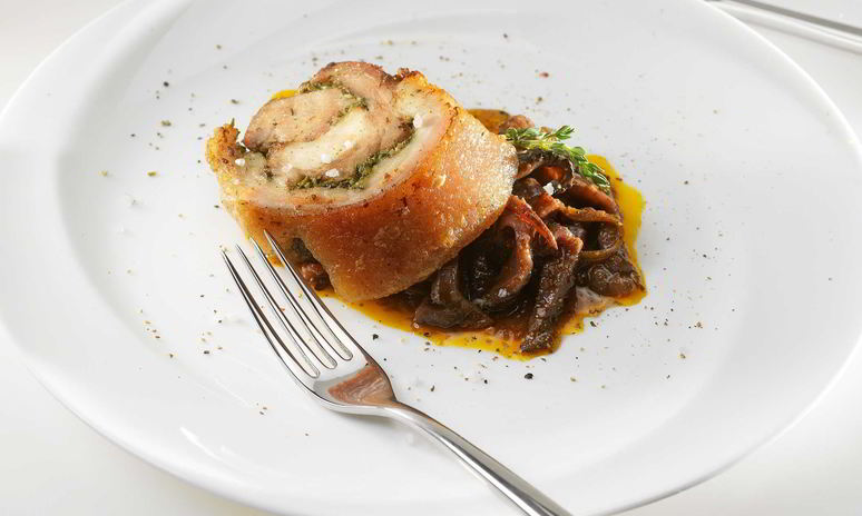 Рецепт рулета из свиной брюшины со скоблянкой из кукумарии