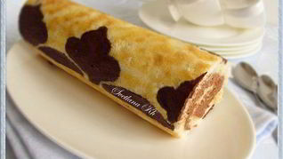 Рулет с шоколадным узором