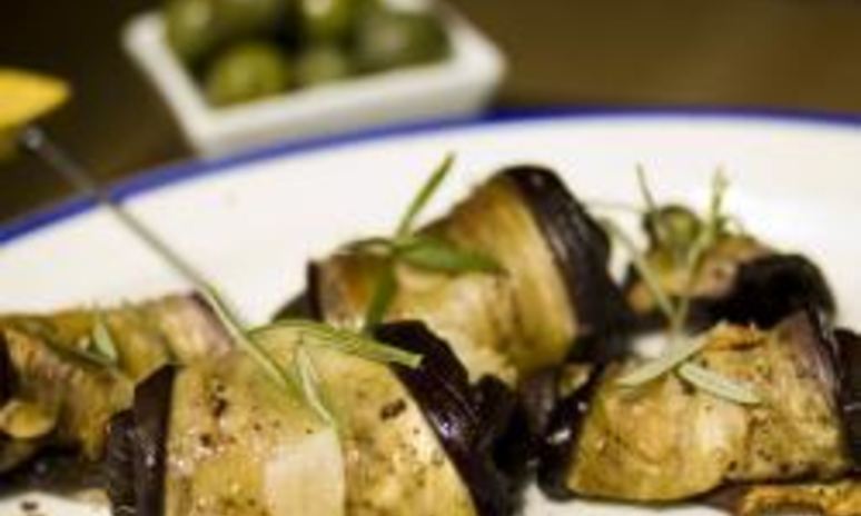 Рецепт рулетиков из баклажана с чесноком