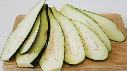 рулетики из баклажанов с помидорами и сыром фета