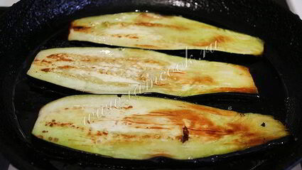 рулетики из баклажанов с помидорами и сыром фета