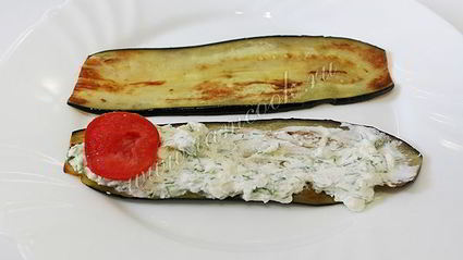 рулетики из баклажанов с помидорами и сыром фета