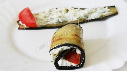 рулетики из баклажанов с помидорами и сыром фета