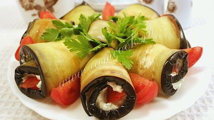 рулетики из баклажанов с помидорами и сыром фета