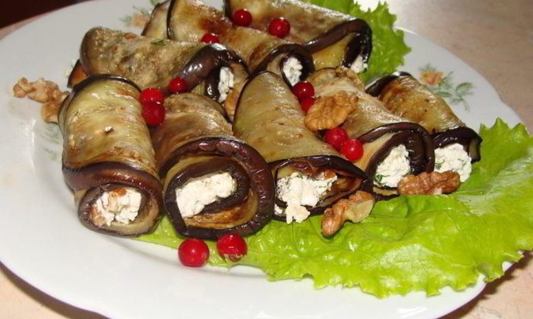 Рецепт рулетиков из баклажанов с творожной начинкой