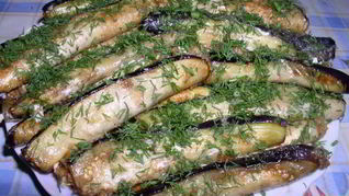 Рулетики из баклажанов