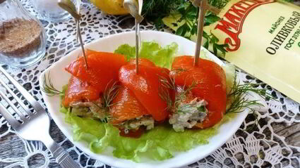 рулетики из перца с тунцом и маслинами
