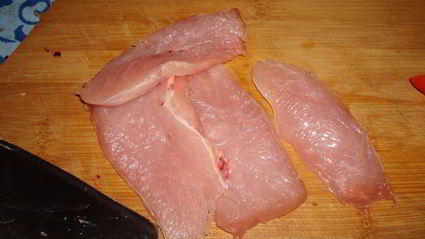 рулетики с индейкой и сыром с плесенью в беконе