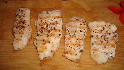 рулетики с индейкой и сыром с плесенью в беконе