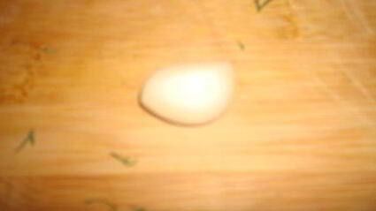 рулеты из баклажанов с беконом, сыром и зеленью