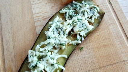 рулеты из баклажанов с сыром и чесноком