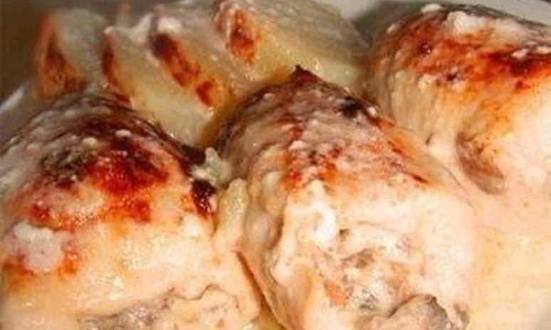 Рецепт рулетов из куриной грудки с грибами в сливках