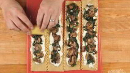 рулеты с грибами и шпинатом