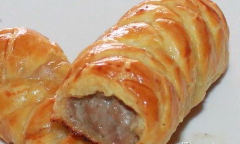 Рецепт рулетов со свининой и сосисками в слоеном тесте