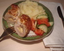 Запеченные рулетики из свинины с сыром