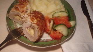 Запеченные рулетики из свинины с сыром