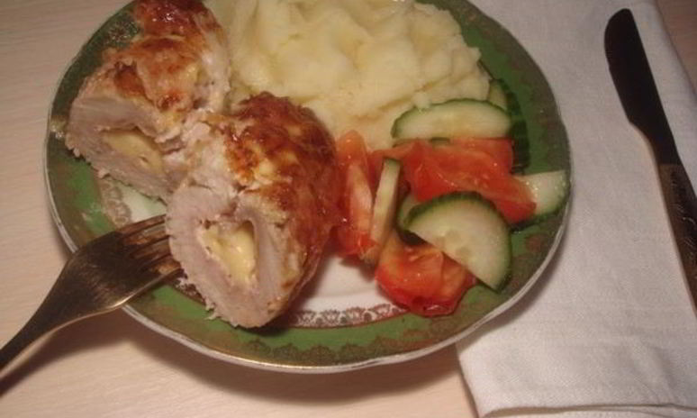 Рецепт запеченных рулетиков из свинины с сыром