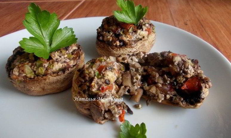 Рецепт шампиньонов, фаршированных помидором и шпинатом